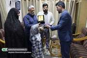 تجدید میثاق با خون شهیدان/ تجلیل کارکنان و اعضای کانون گیلان از خانواده شهید «صادق‌زرین»