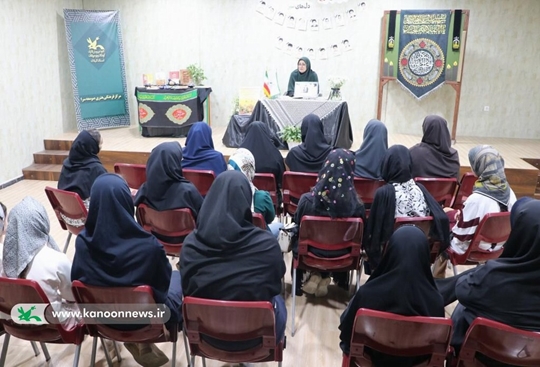 برگزاری نشست آموزشی قصه‌گویی با محوریت قهرمانان ملی و مذهبی در صومعه‌سرا